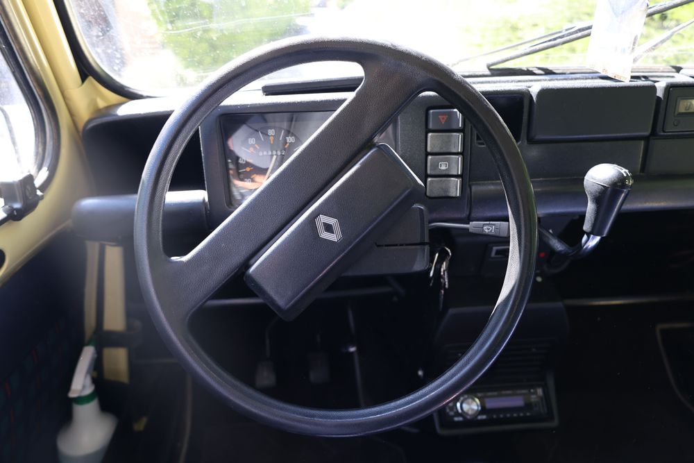 Renault R4 GTL 1986 | CarYouNeed.ch